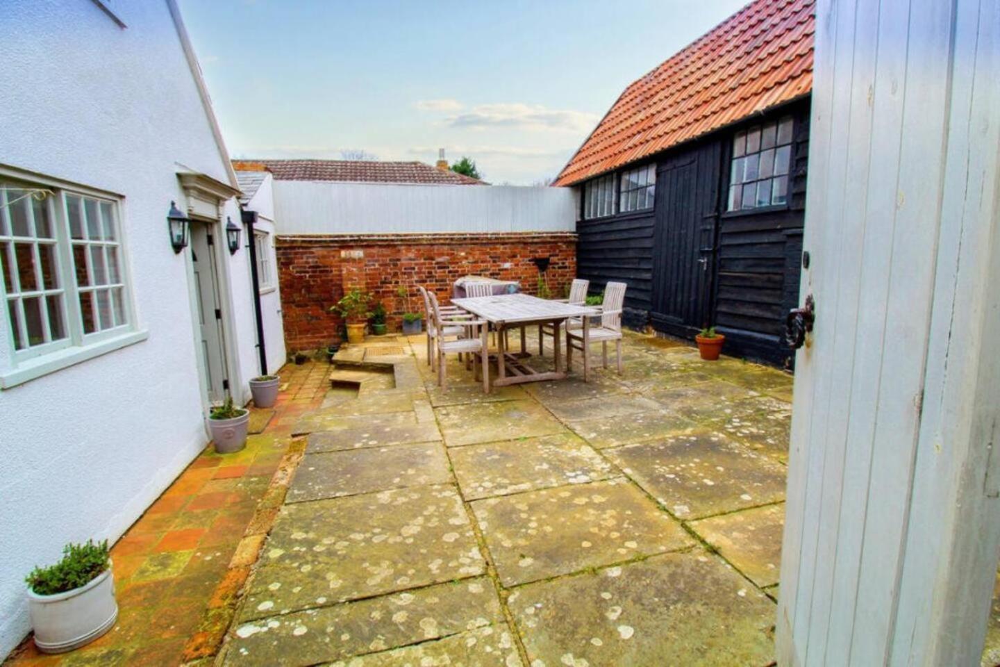 Elegant Oak Beamed House In Pretty Village - Cambridge Homehost Buckden  Exterior foto